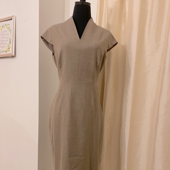 EUC Beautiful MaxMara Dress - 100% Virgin Wool - 8 - Cap Sleeves, V-Neck, Sheath - Picture 10 of 11